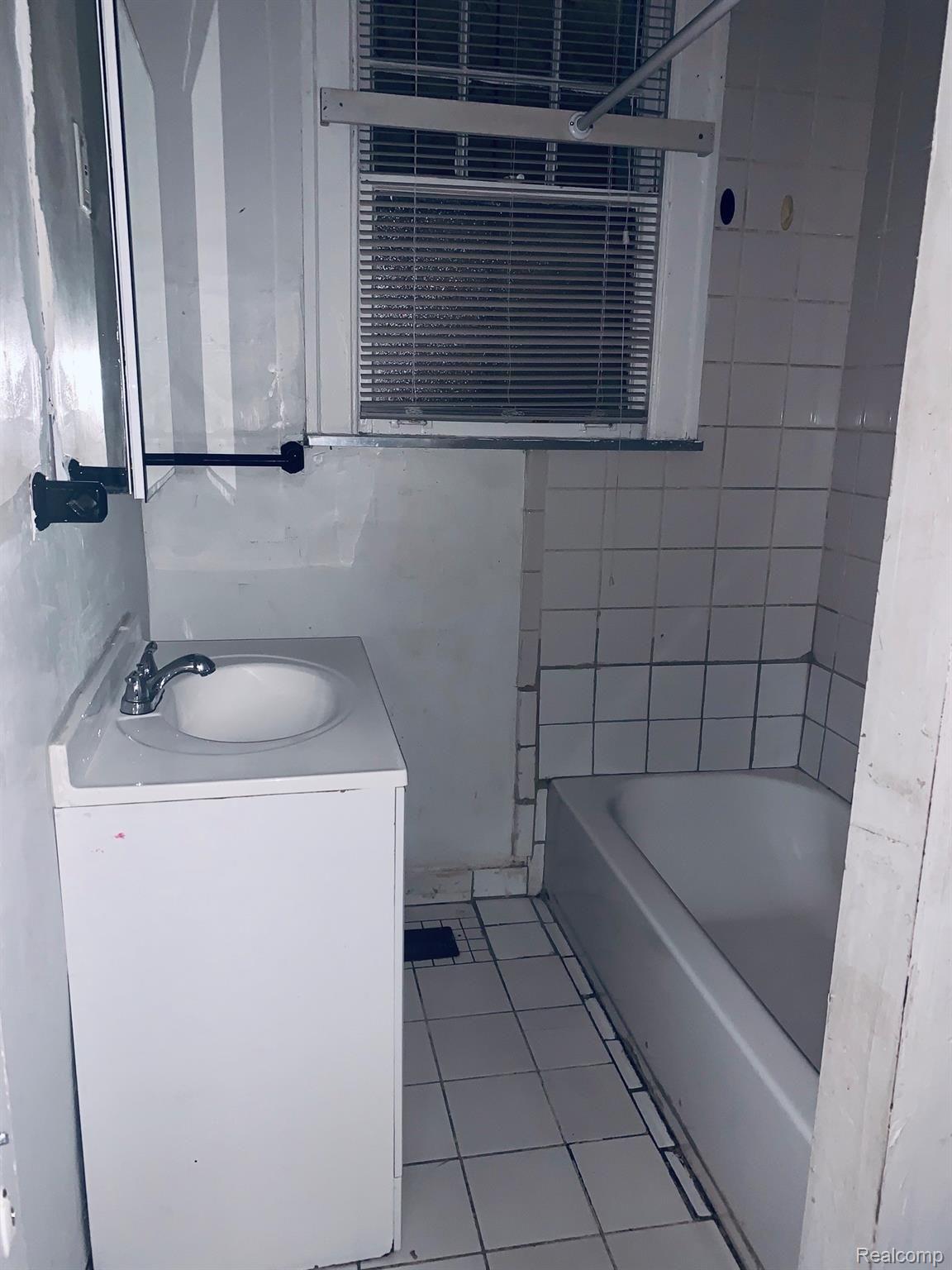 16594 Burt Road Detroit, MI 48219 - Photo 10 of 22 61C4413E-8D57-4618-BCE3-290A55931990.jpeg