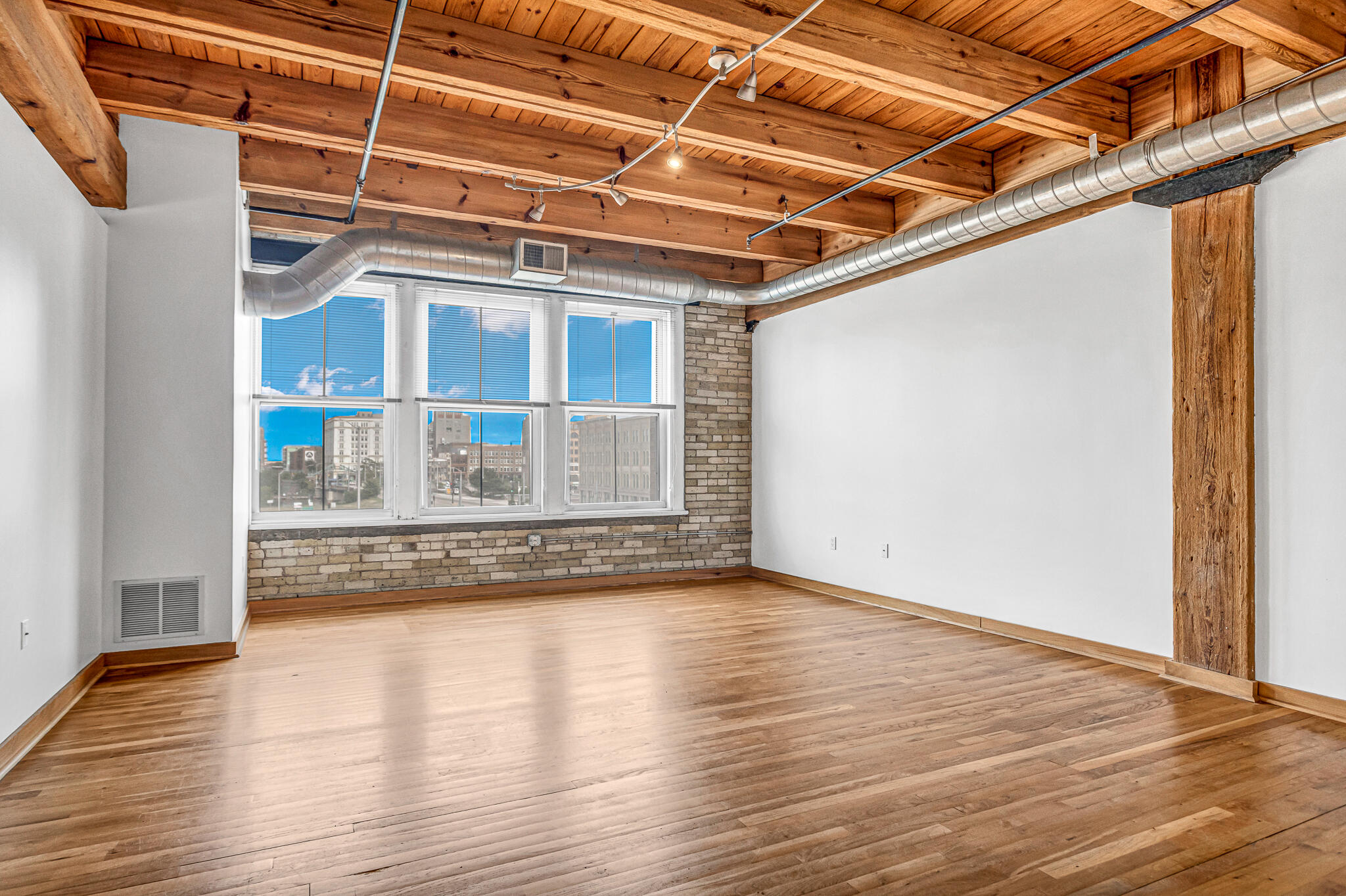 413 North 2nd Street, Unit 320 Milwaukee, WI 53203 - Photo 11 of 38 Living Room
