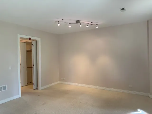 $1,500 | 21839 Riviera Court, Unit G, Mundelein, IL 60060