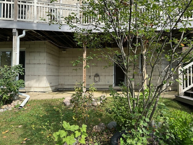 21839 Riviera Court, Unit G Mundelein, IL 60060 - Photo 14 of 17 a backyard of a house with lots of green space