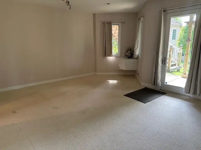 $1,500 | 21839 Riviera Court, Unit G, Mundelein, IL 60060