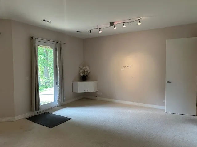 $1,500 | 21839 Riviera Court, Unit G, Mundelein, IL 60060