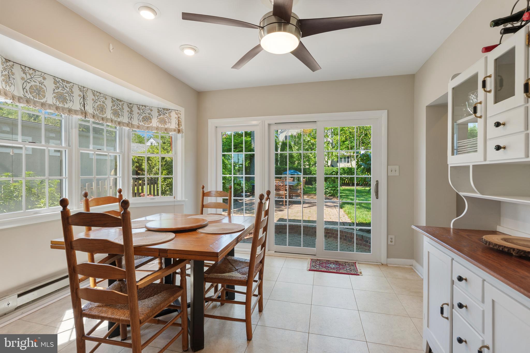 818 Kingston Road Baltimore, MD 21212 - Photo 11 of 37 Breakfast Room with slider to backyard