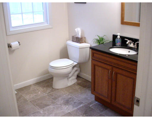 74 Old Farm Road Mansfield, MA 02048 - Photo 8 of 19 Gallery Image 8
