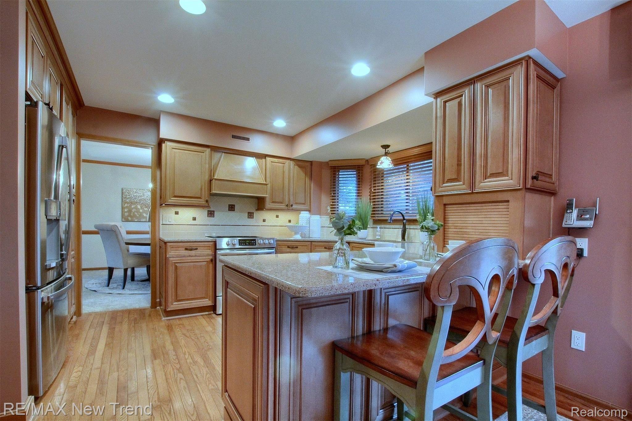 42332 Waterfall Road Northville, MI 48168 - Photo 10 of 32 10-Kitchen.jpg