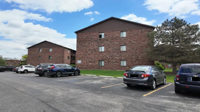 $162,500 | 15711 Peggy Lane, Unit 7, Oak Forest, IL 60452