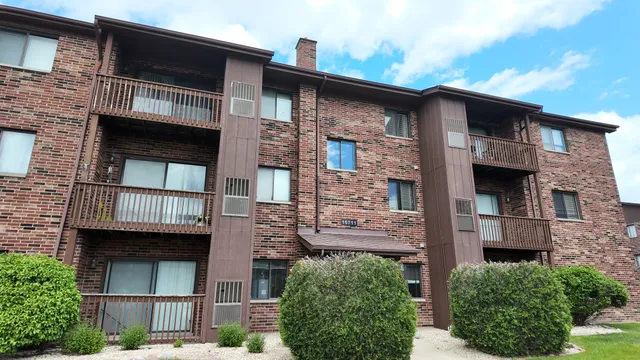 $162,500 | 15711 Peggy Lane, Unit 7, Oak Forest, IL 60452