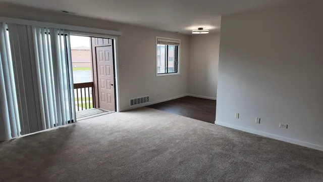 $162,500 | 15711 Peggy Lane, Unit 7, Oak Forest, IL 60452