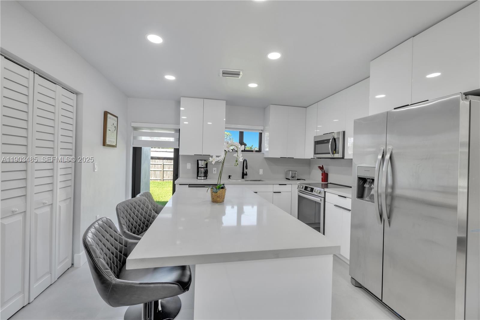 6021 Southwest 19th Street Miami, FL 33155 - Photo 4 of 20