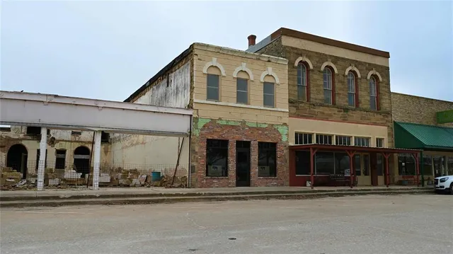 $79,995 | 111 West Gilbert Street, Henrietta, TX 76365