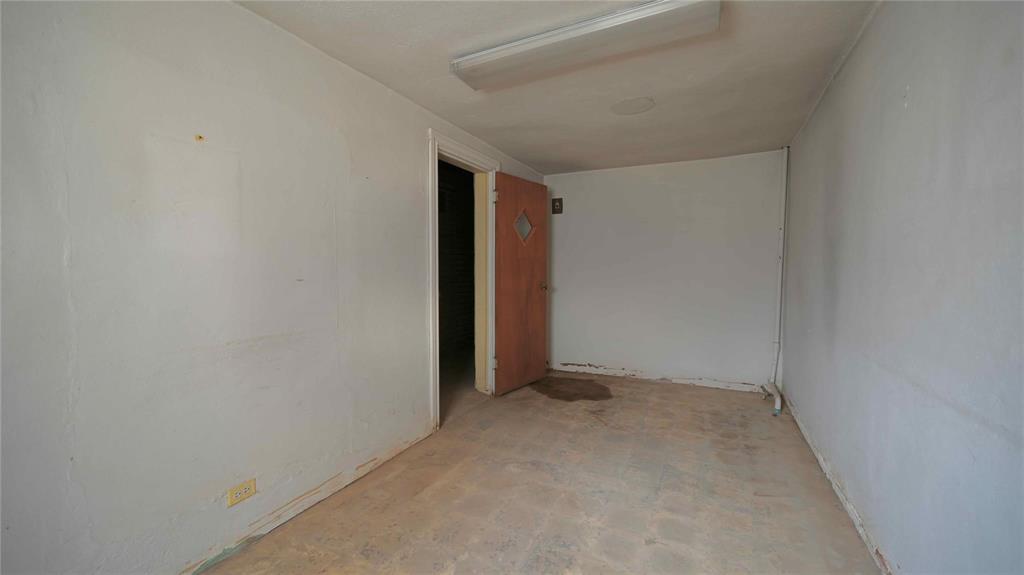 111 West Gilbert Street Henrietta, TX 76365 - Photo 18 of 28