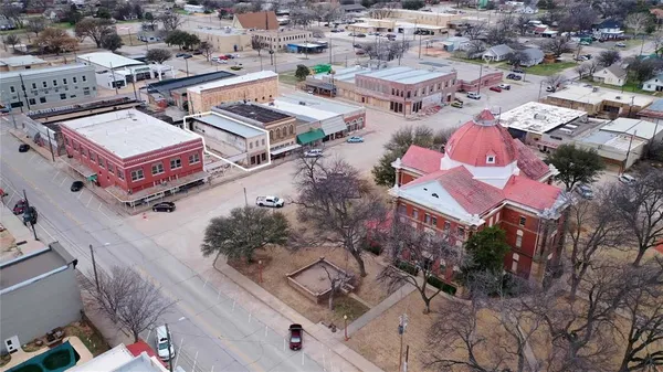 $79,995 | 111 West Gilbert Street, Henrietta, TX 76365