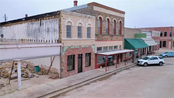$79,995 | 111 West Gilbert Street, Henrietta, TX 76365