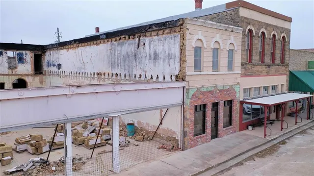 $79,995 | 111 West Gilbert Street, Henrietta, TX 76365