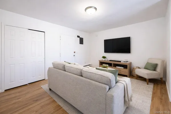 $2,600 | 1550 Montauk Highway, Unit 1B, Mastic, NY 11950