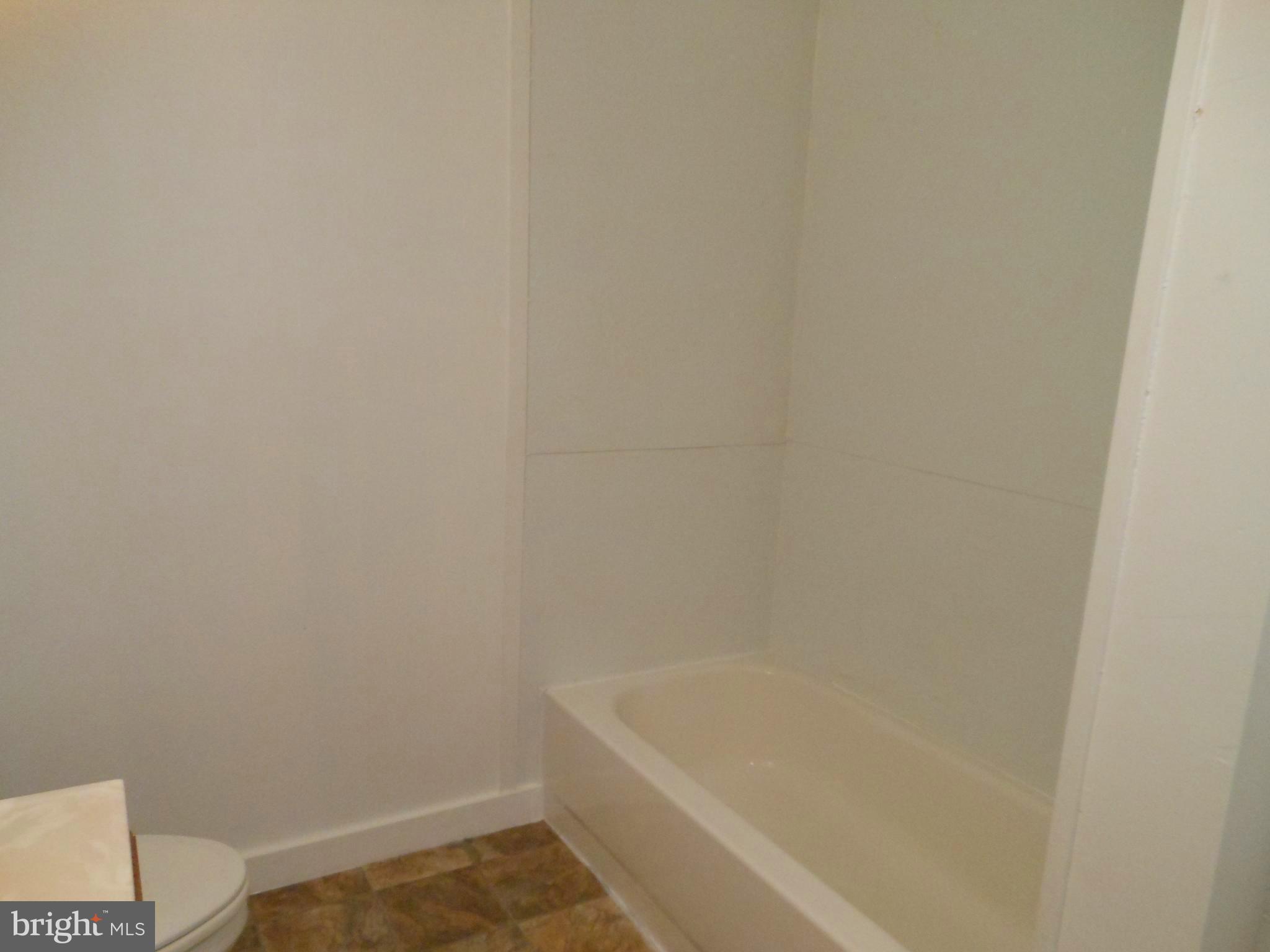 2263 Pomona Road Colonial Beach, VA 22443 - Photo 23 of 28 a bathroom with a bathtub