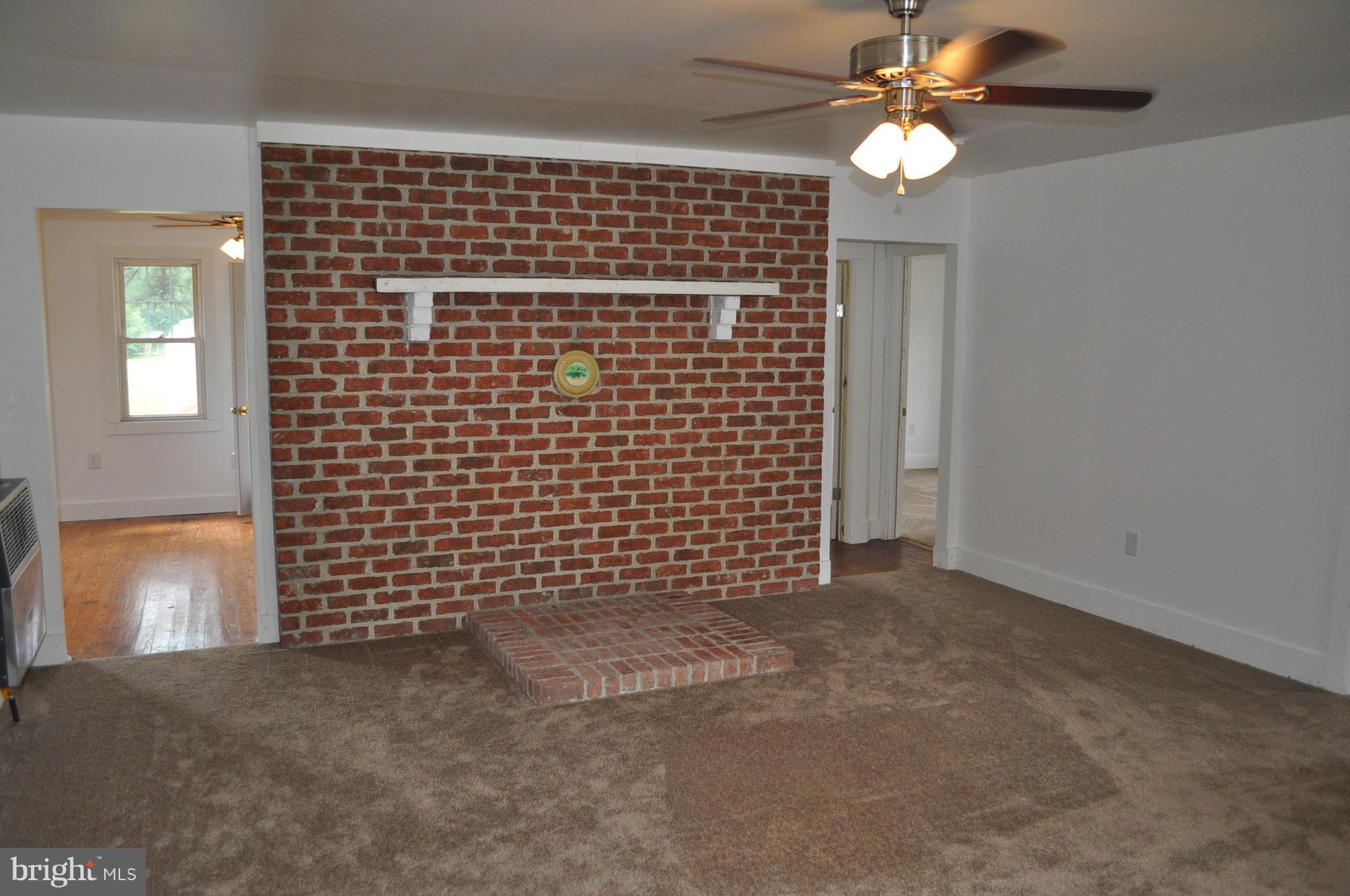 2263 Pomona Road Colonial Beach, VA 22443 - Photo 4 of 28 a view of a livingroom with a ceiling fan and window