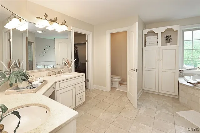 $1,095,000 | 7987 Blarney Stone Way, Manlius, NY 13104