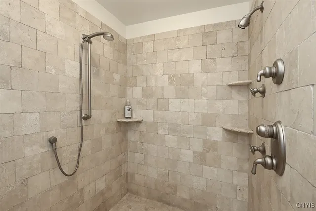 $1,095,000 | 7987 Blarney Stone Way, Manlius, NY 13104