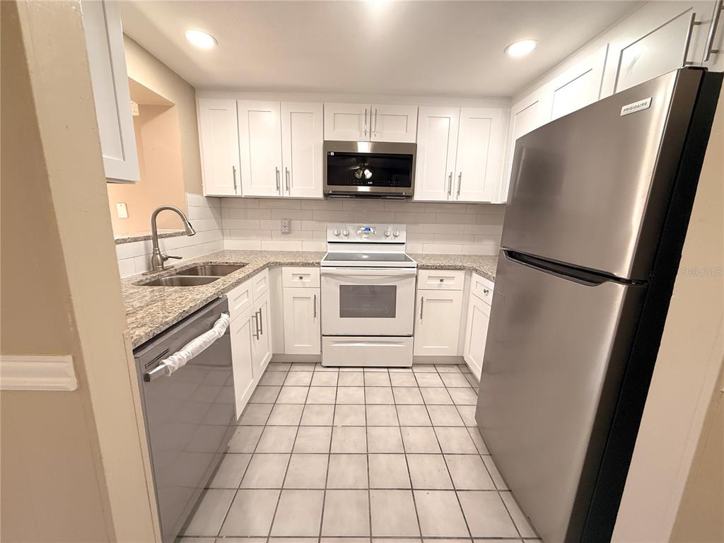 9124 Cochise Lane Port Richey, FL 34668 - Photo 4 of 34 Gallery Image 4