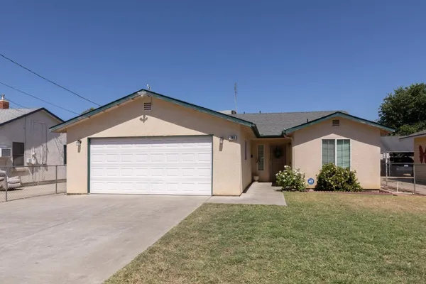 $335,000 | 366 North Perry Avenue, Dinuba, CA 93618