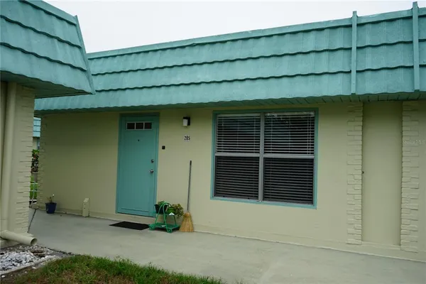 $1,500 | 101 Cambridge Trail, Unit 205, Sun City Center, FL 33573