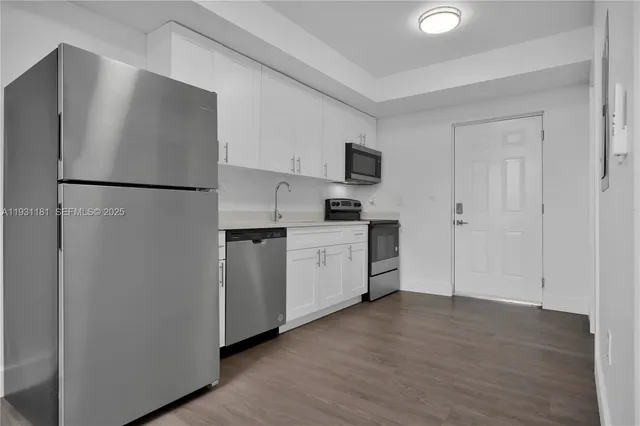 $1,700 | 1620 Northwest 18th Street, Unit 304, Miami, FL 33125