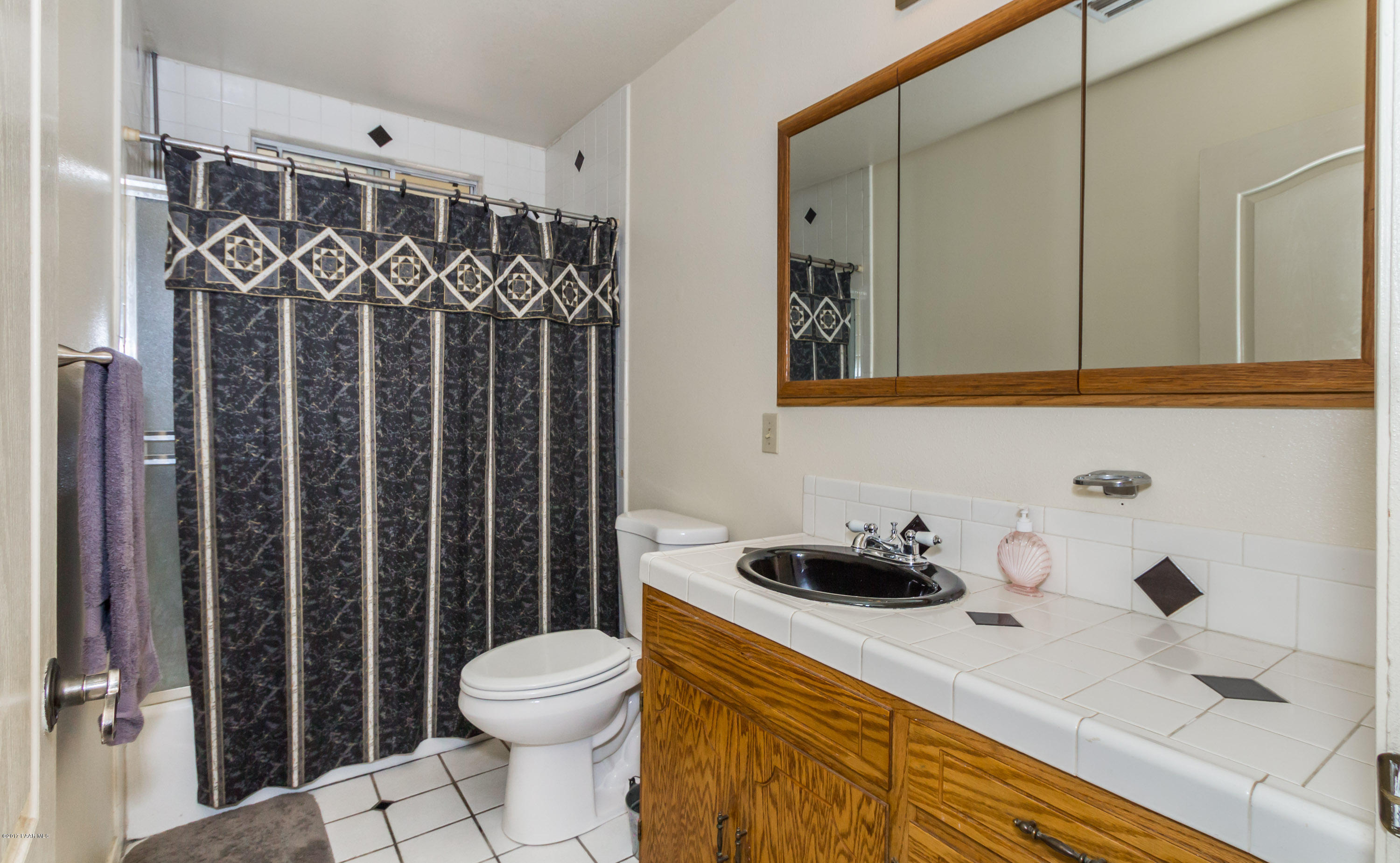 8091 East Gale Road, Unit 2 Prescott Valley, AZ 86314 - Photo 11 of 15 011_Guest Bathroom