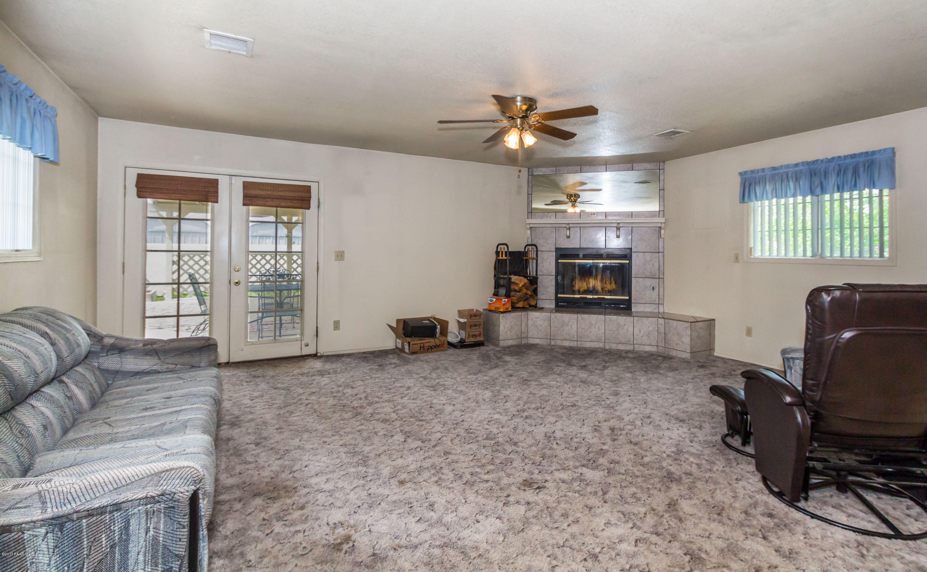 007_Family Room