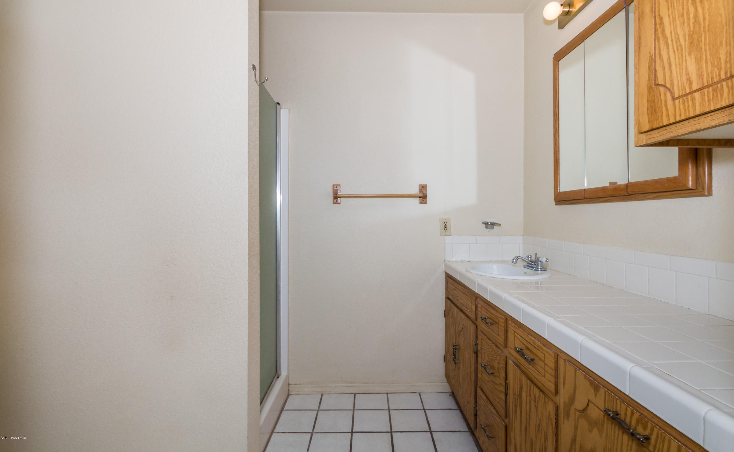 8091 East Gale Road, Unit 2 Prescott Valley, AZ 86314 - Photo 10 of 15 010_Master Bathroom
