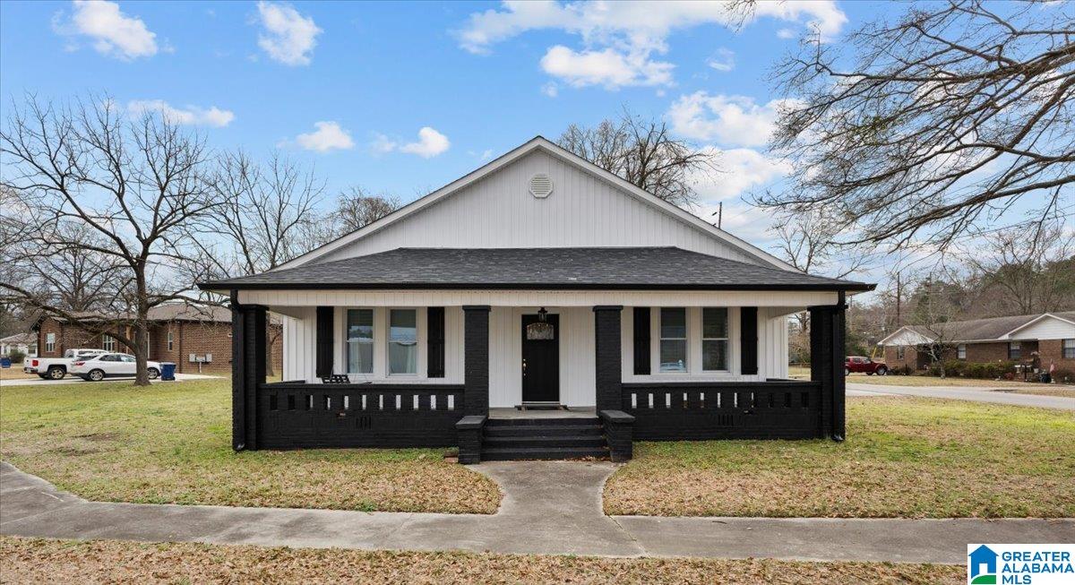 301 Adams Avenue East Oneonta, AL 35121 - Photo 1 of 26