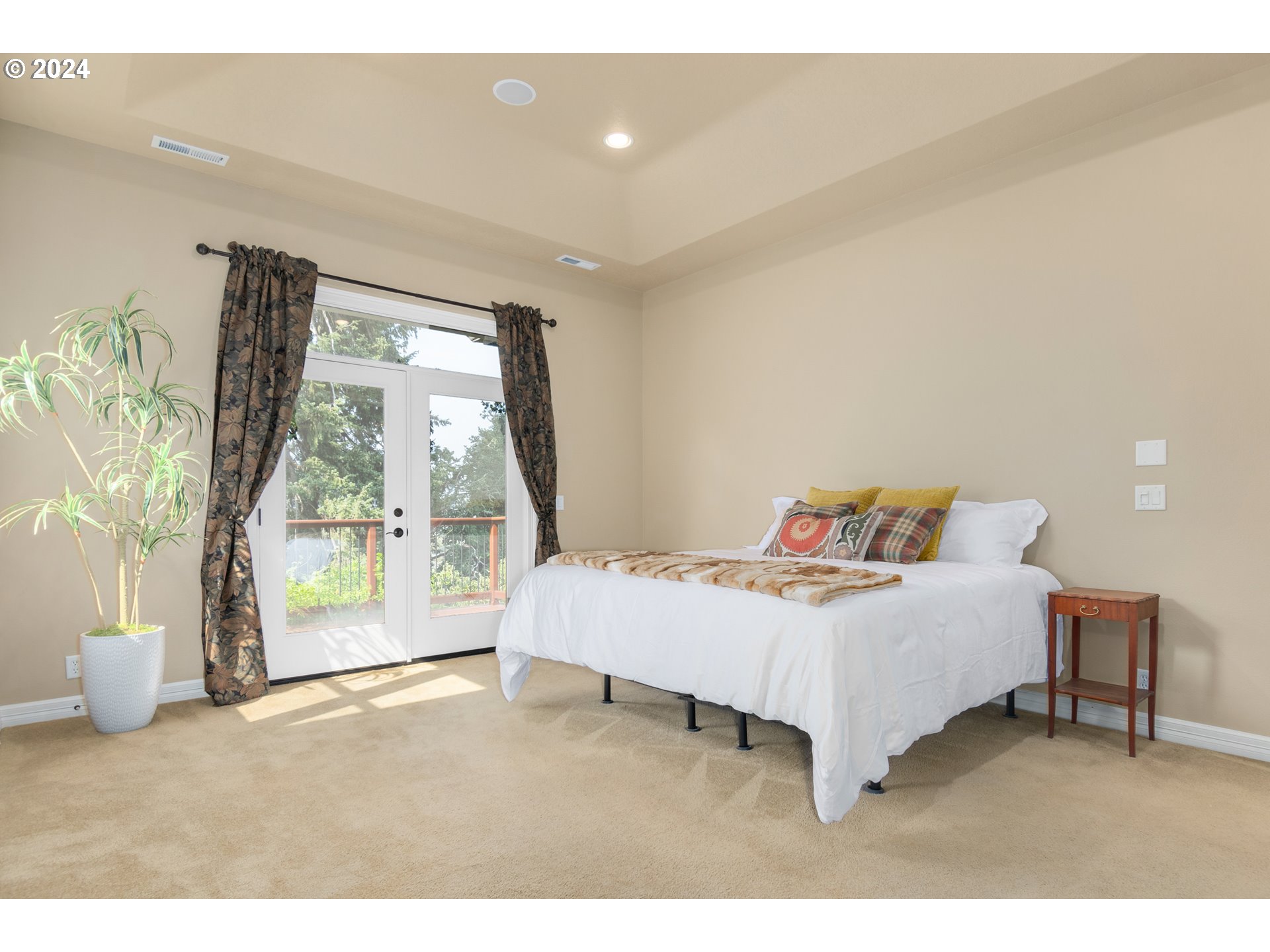 6164 Fernhill Loop Springfield, OR 97478 - Photo 23 of 48 a bedroom with a bed and a large window