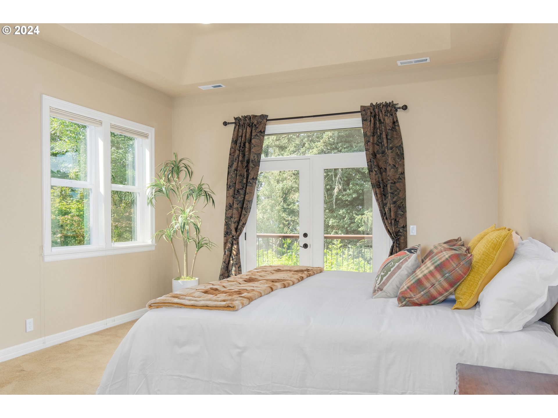6164 Fernhill Loop Springfield, OR 97478 - Photo 24 of 48 a bedroom with a bed and a large window