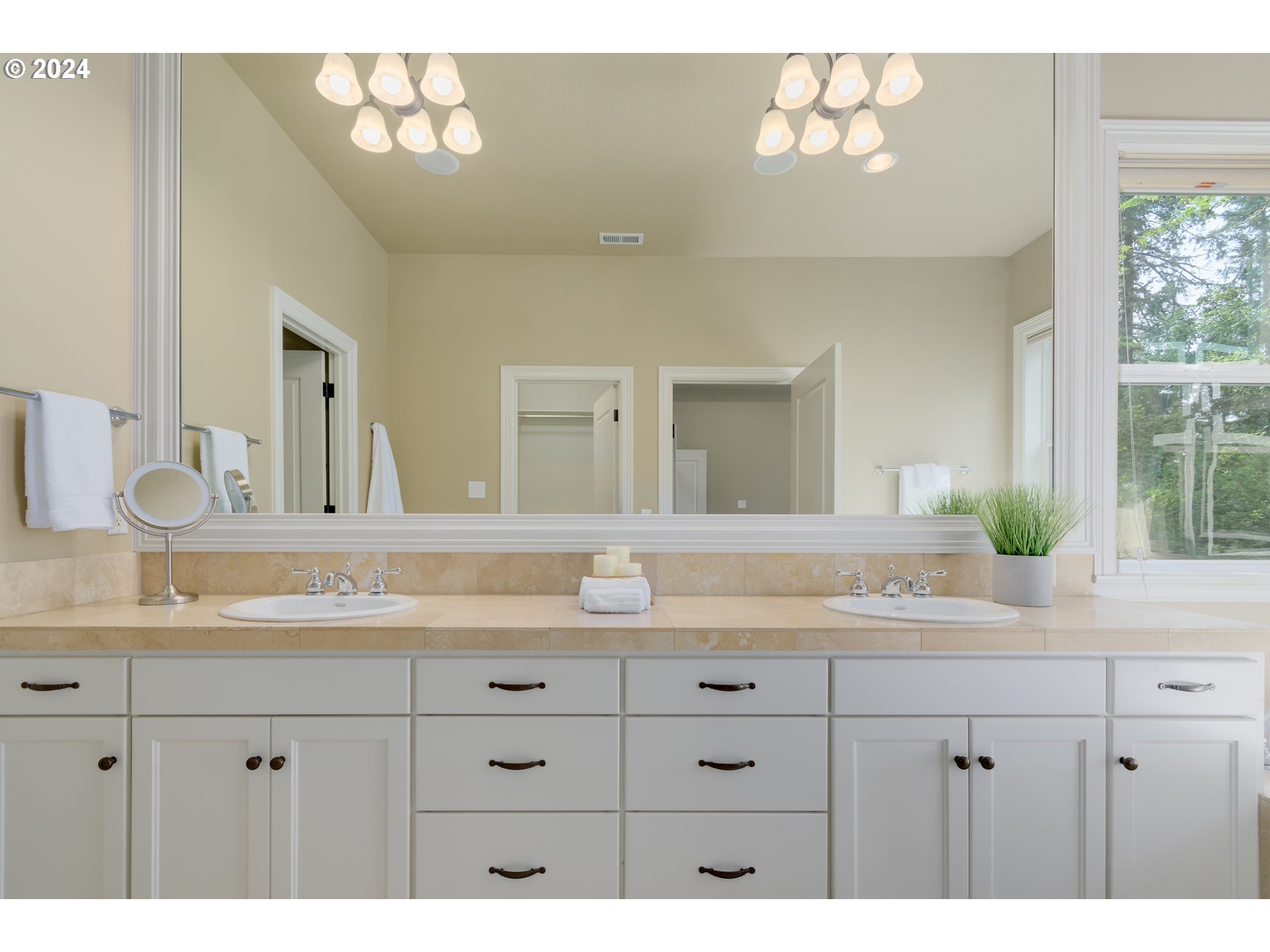 6164 Fernhill Loop Springfield, OR 97478 - Photo 27 of 48 a bathroom with a sink two mirror and a window