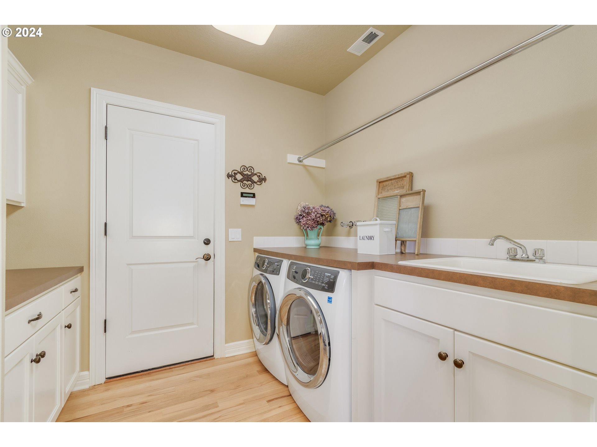 6164 Fernhill Loop Springfield, OR 97478 - Photo 29 of 48 a utility room with sink dryer and washer