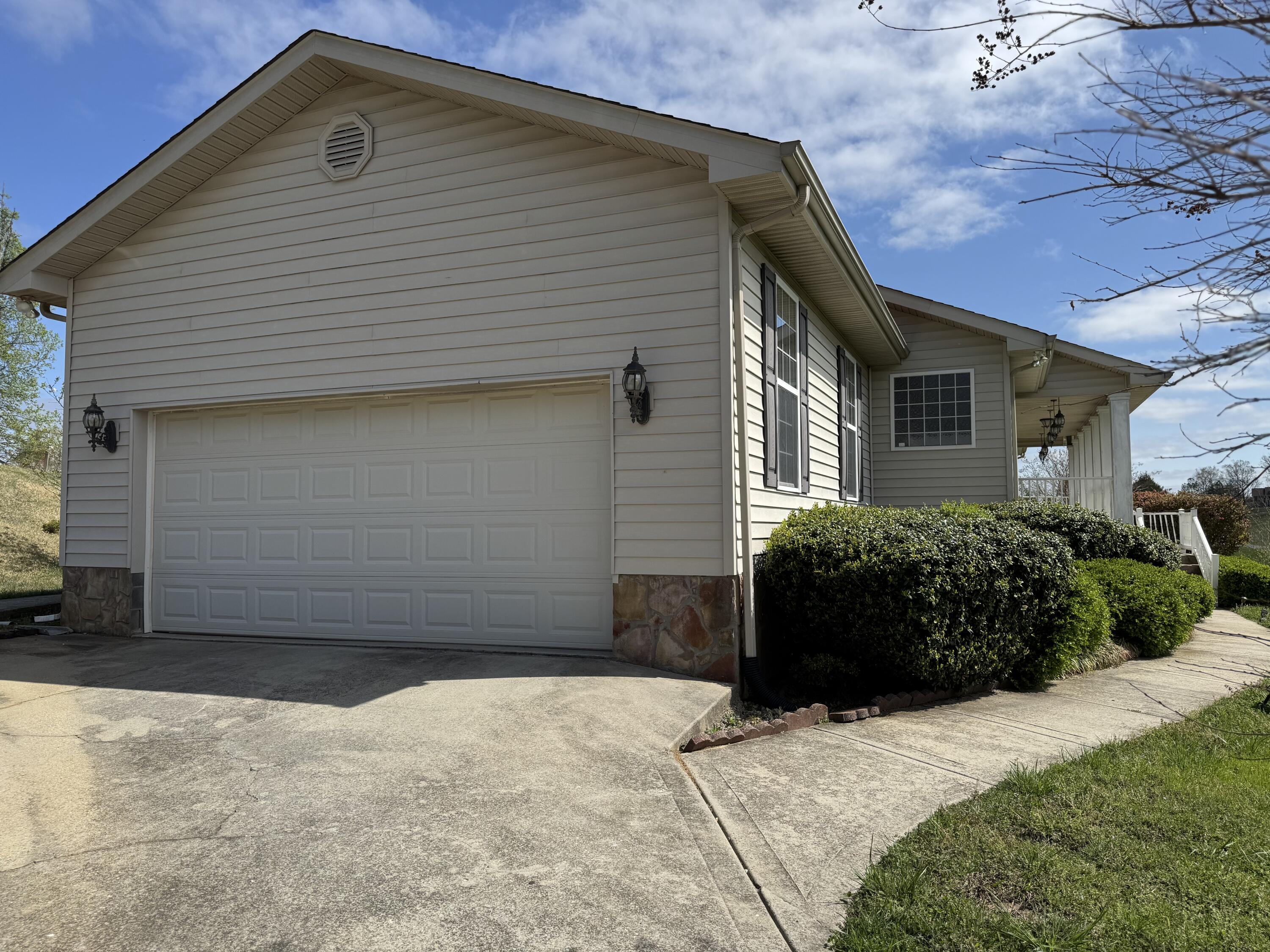 146 Hunters Walk Dayton, TN 37321 - Photo 26 of 33 22- Garage
