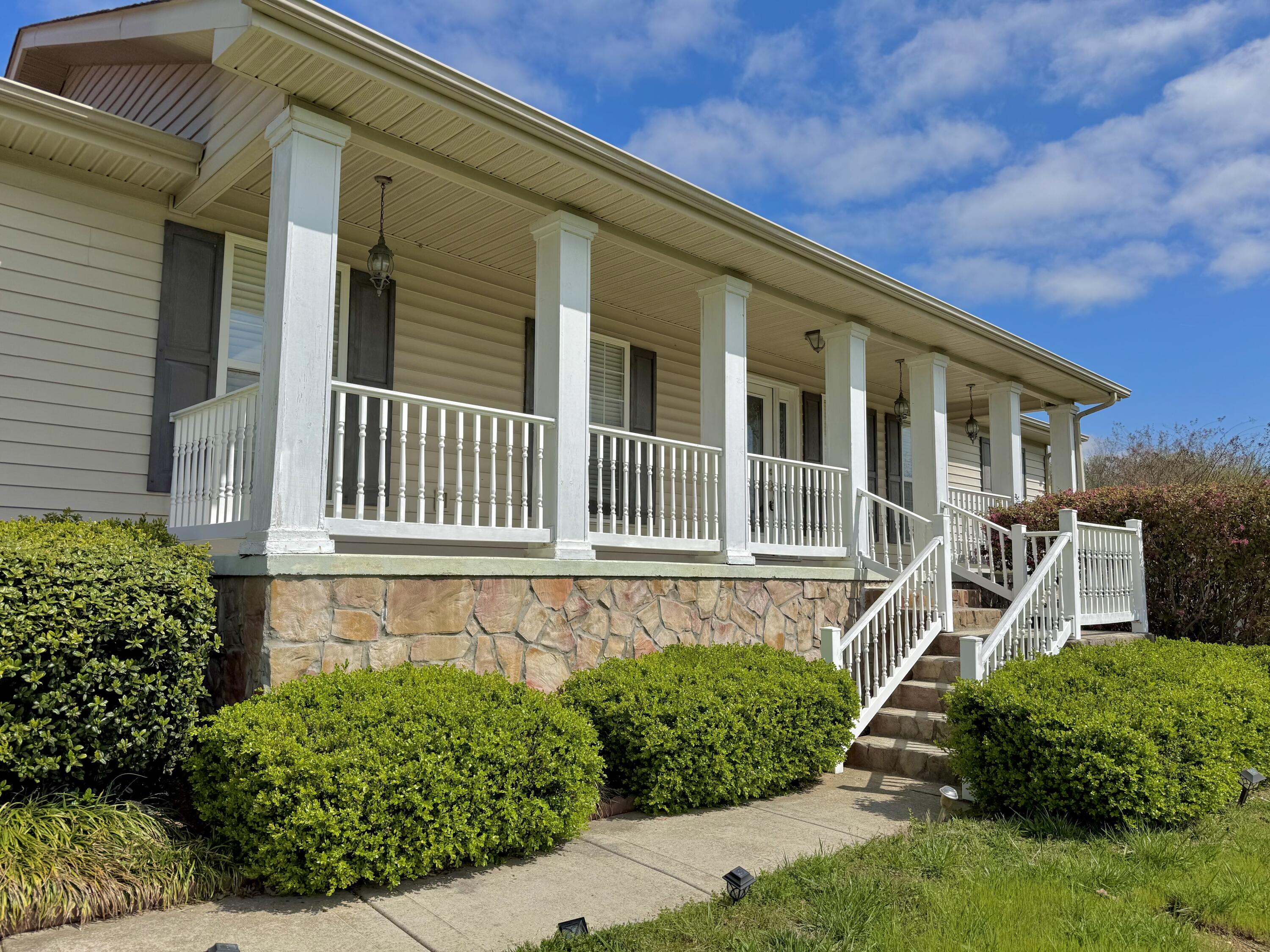 146 Hunters Walk Dayton, TN 37321 - Photo 3 of 33 3- Front porch