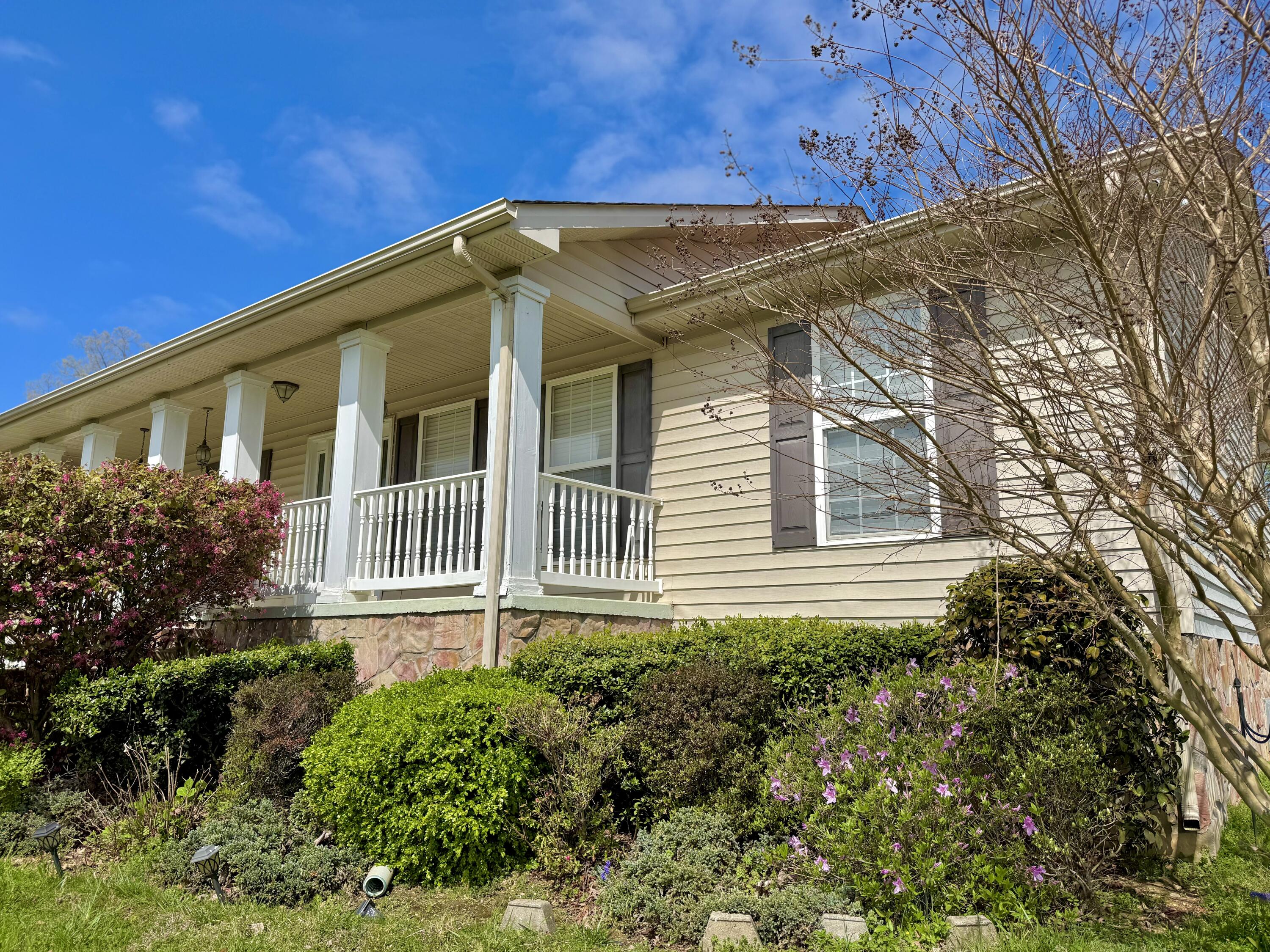 146 Hunters Walk Dayton, TN 37321 - Photo 4 of 33 4- Porch