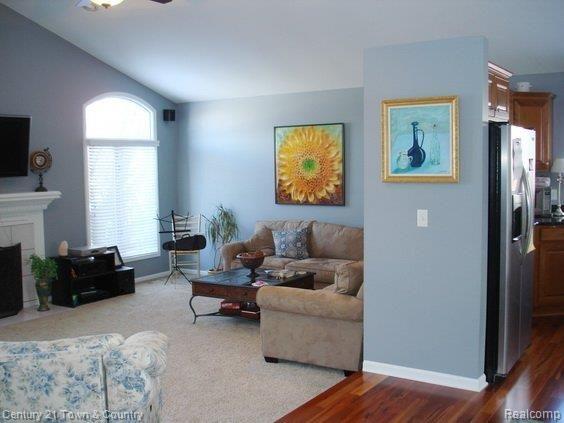 174 Bellshire Lane Rochester, MI 48307 - Photo 5 of 23 Great Room w/Vaulted Ceiling