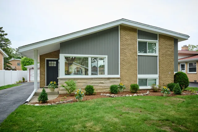 $3,700 | 8926 Natoma Avenue, Morton Grove, IL 60053