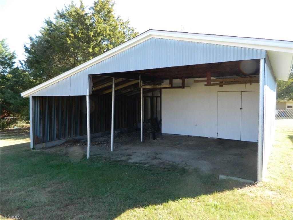 806 East Fairfield Road High Point, NC 27263 - Photo 4 of 18 Gallery Image 4
