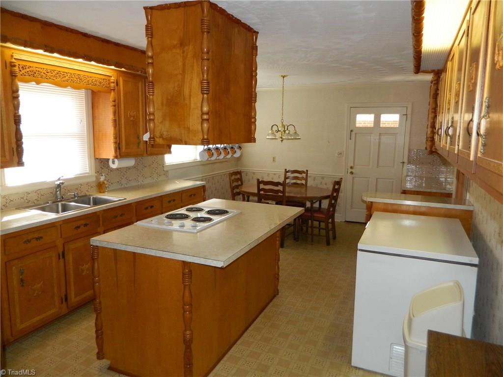 806 East Fairfield Road High Point, NC 27263 - Photo 7 of 18 Gallery Image 7