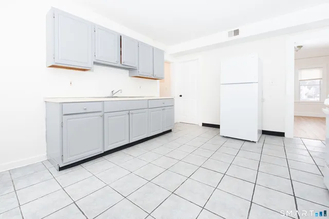 $1,900 | 110 Beaver Street, Ansonia, CT 06401