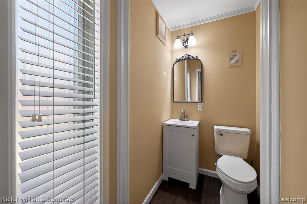 1681 Oxford Road Grosse Pointe, MI 48236 - Photo 15 of 25