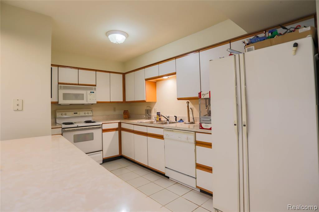 810 Box Canyon Court Rochester Hills, MI 48309 - Photo 48 of 53