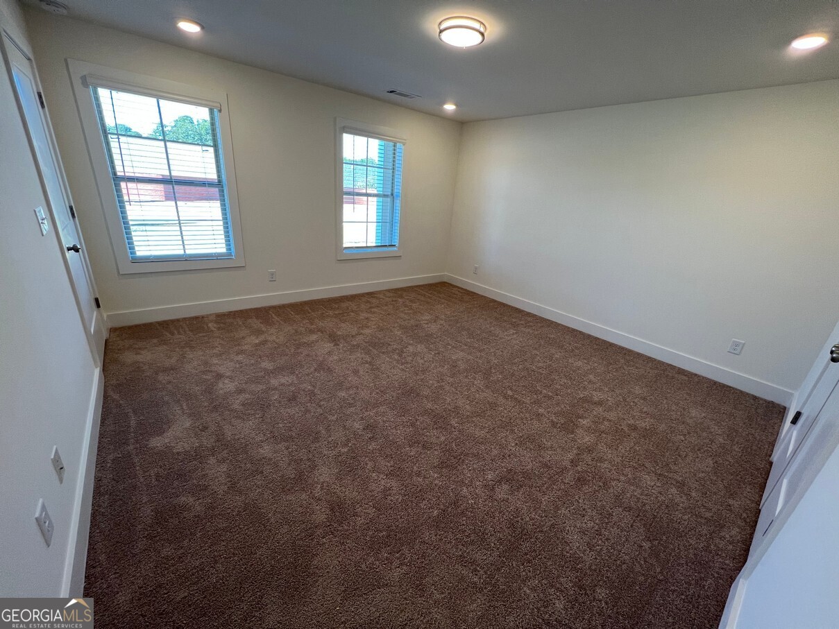 899 Duck Walk Way Lawrenceville, GA 30046 - Photo 42 of 49 an empty room with windows