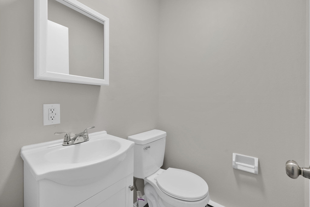 106-108 Breckwood Circle Springfield, MA 01119 - Photo 13 of 31