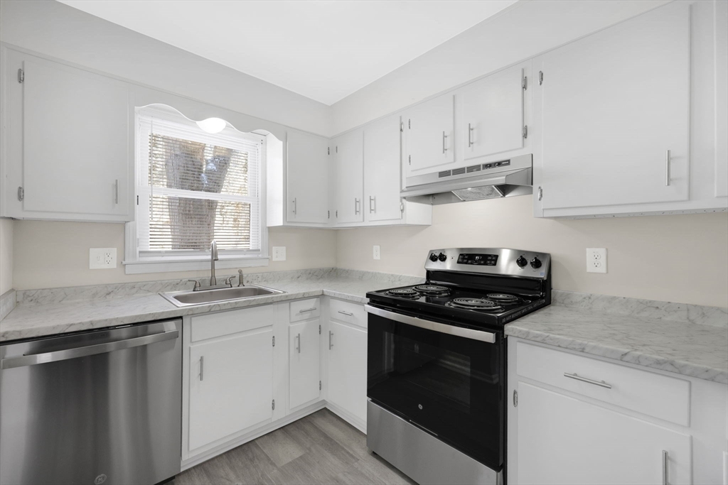 106-108 Breckwood Circle Springfield, MA 01119 - Photo 17 of 31