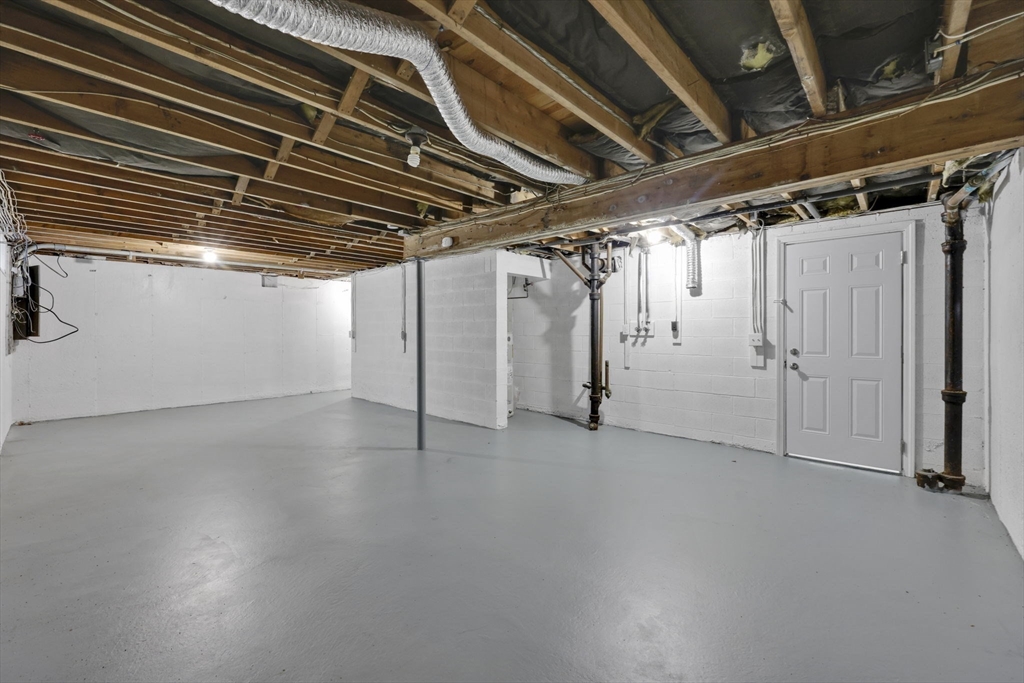 106-108 Breckwood Circle Springfield, MA 01119 - Photo 28 of 31