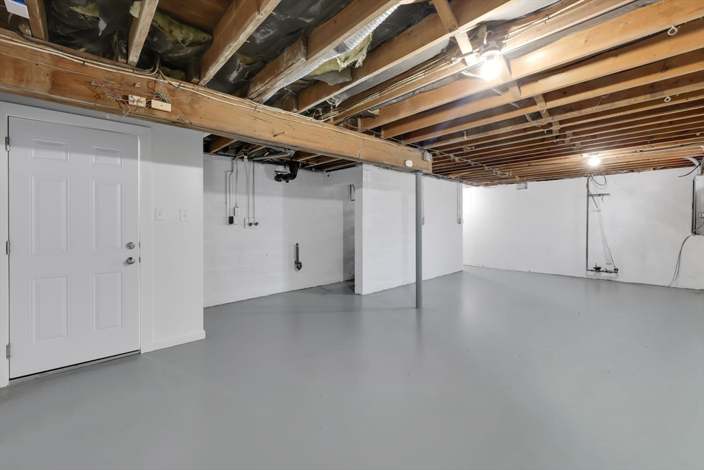 106-108 Breckwood Circle Springfield, MA 01119 - Photo 30 of 31